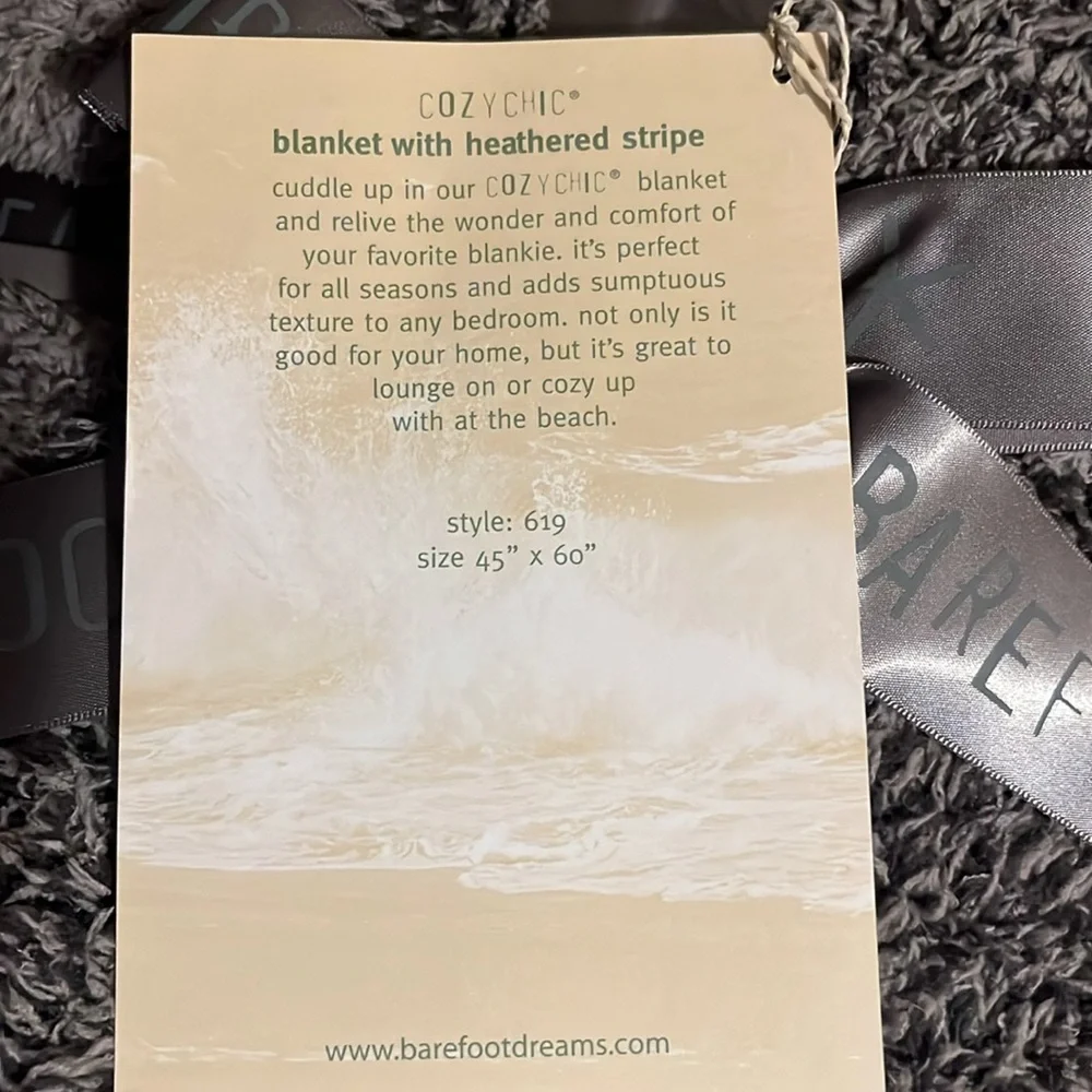 Barefoot Dreams NWT charcoal and grey blanket Style 619 size 45 x 60 - Picture 3 of 5